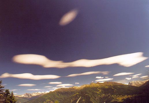 Lee-wave clouds