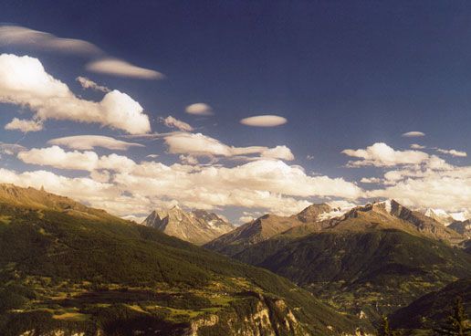 perfectly shaped lenticular cloud