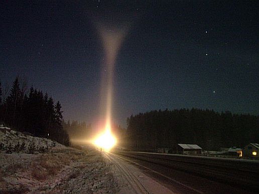 light pillars nat J&auml;ms&auml;