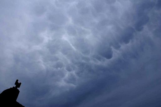 Mammatus cloud backlighted